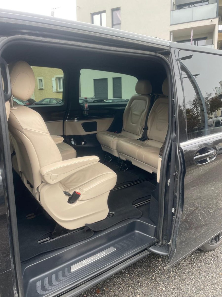Intérieur Mercedes Classe V avec chauffeur à Lyon